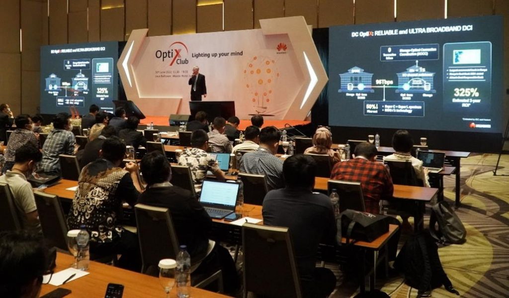 Pameran Huawei OptiX Club di Jakarta